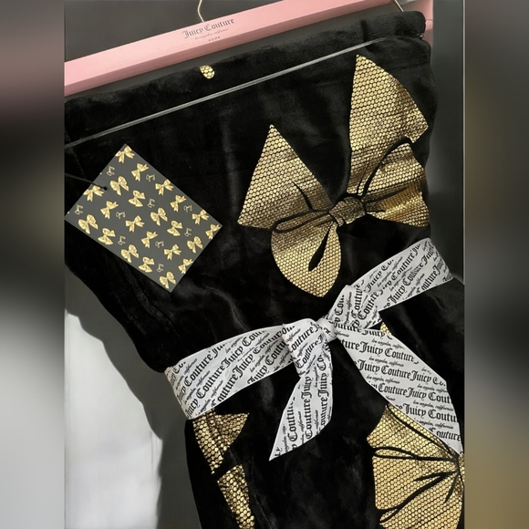 SOLD ‼️ Juicy Couture Oversized Plush Gold Foil Glam Bow Throw Blanket - Picture 2 of 4